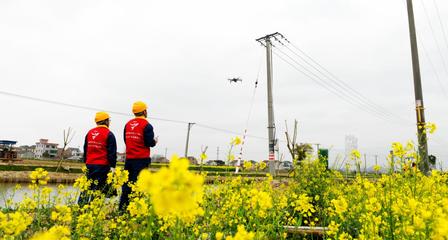 國網余姚市供電公司:“紅馬甲”為“送農業科技下鄉”保駕護航